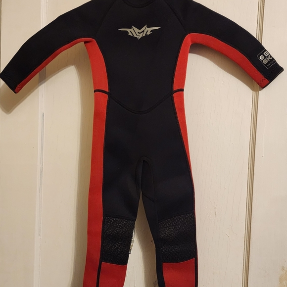 Kids Wetsuit for Boys Black/Red Full Suit Back Zip Size 2 Neoprene Sea Skin - Picture 4 of 7